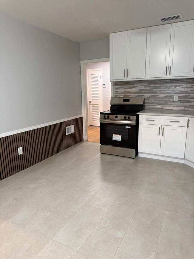 Building Photo - 926 N B St