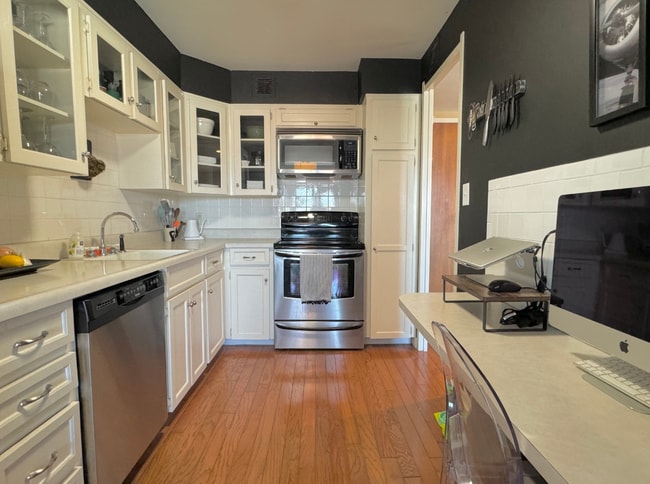 Building Photo - 4545 Wornall Rd