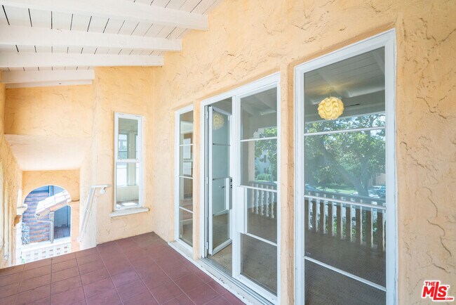 Building Photo - 441 S Bedford Dr
