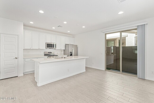 Building Photo - 14134 W Hackamore Dr