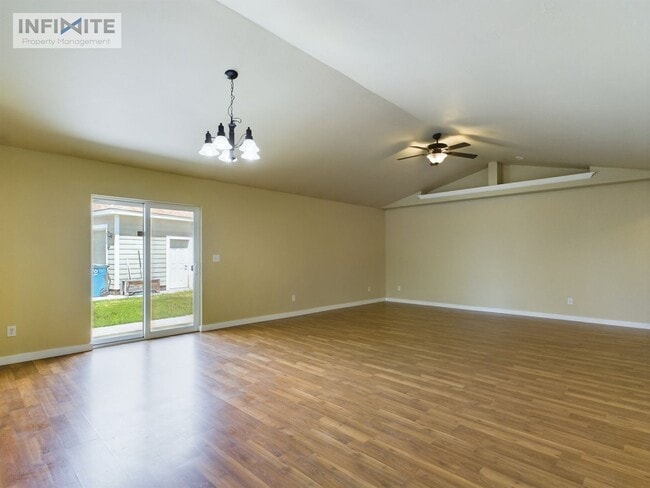 Building Photo - 3 Bedroom Home in Las Campanas Subdivision