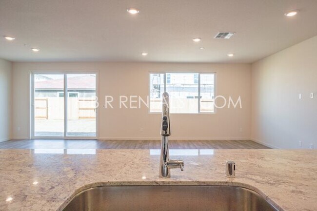 Building Photo - Modern & Spacious SINGLE STORY 4-Bedroom Home in Manteca – Fresh Updates & Comfortable Living