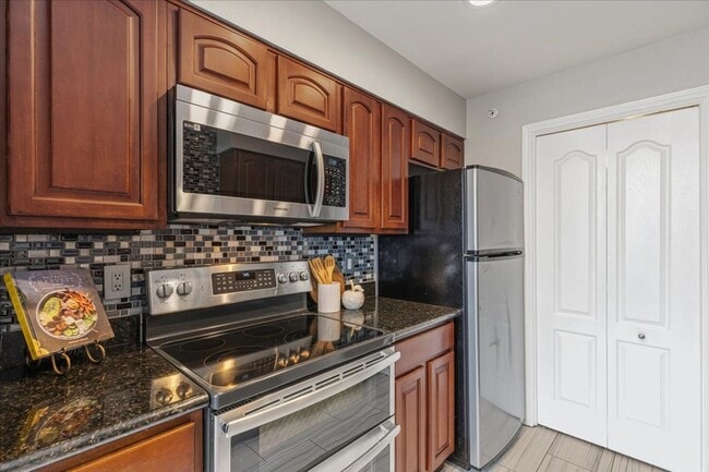 Building Photo - $1,500/mo – 2BR/1BA Condo in Northwest Austin with Stone Fireplace & Balcony