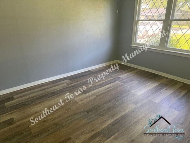 Building Photo - 3841 Canal Ave