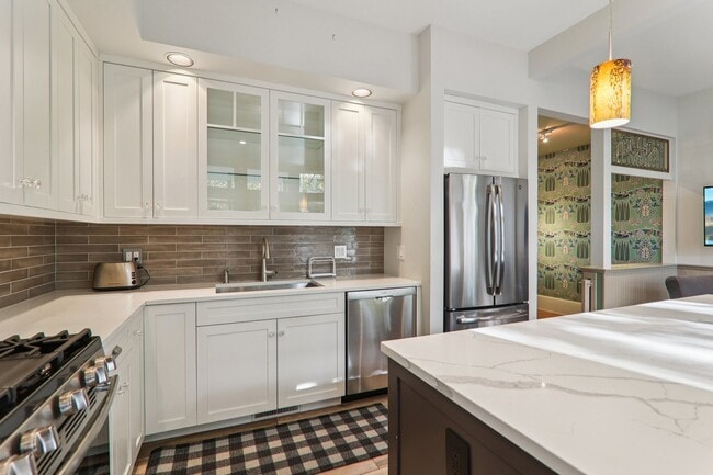 Building Photo - 1027 W Newport Ave