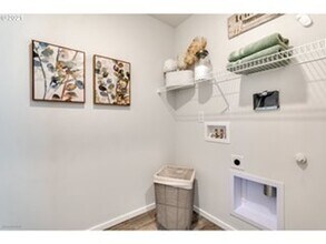 Building Photo - 3 Bed 2.5 Bath Home in Vancouver! Stainles...