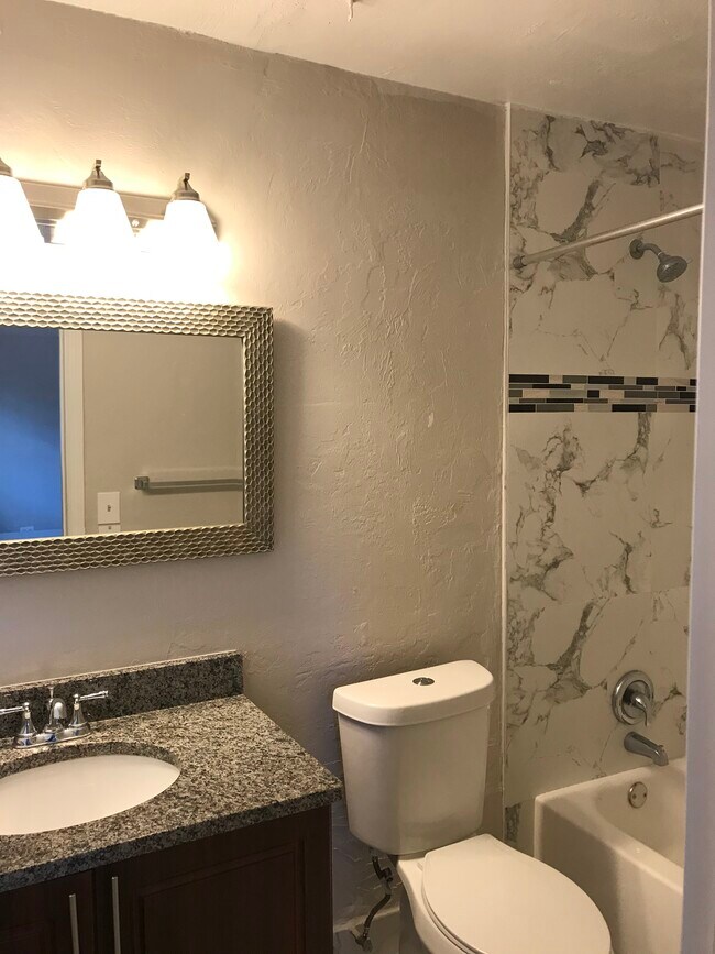 Building Photo - 208 Coventry St