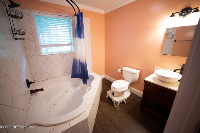 Building Photo - 2010 3rd St