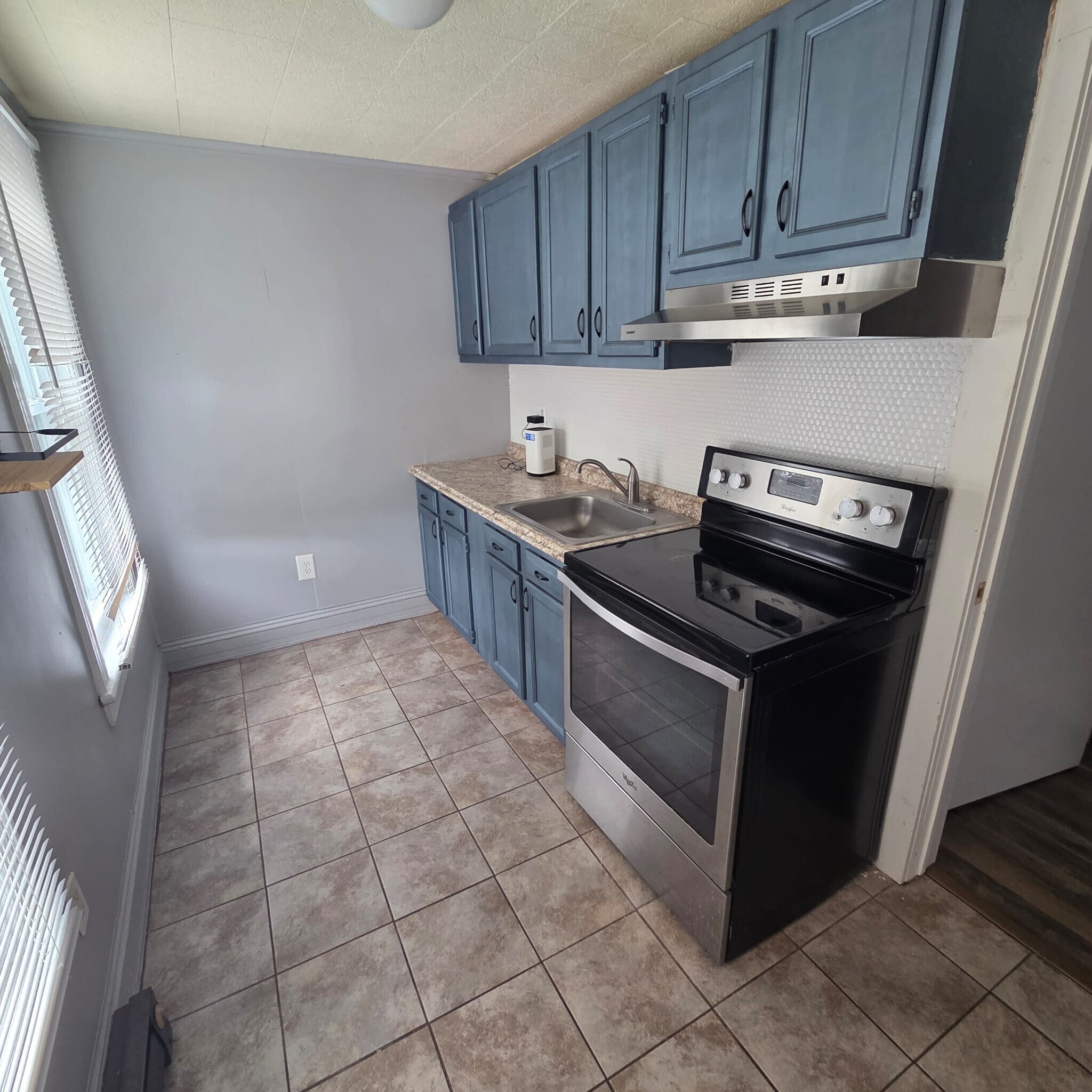 Kitchen - 1444 Esterbrook Ave