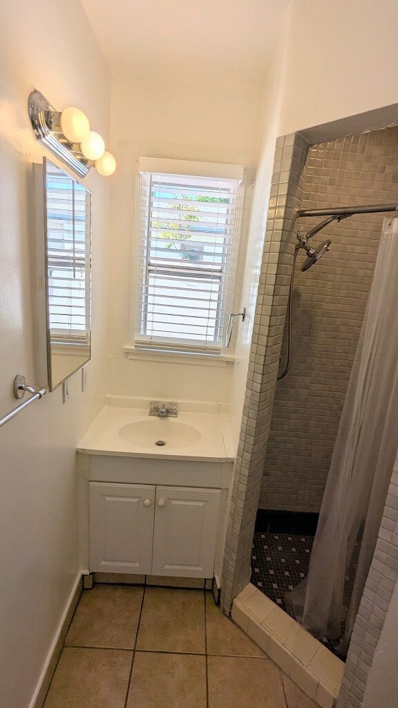 Bathroom - 209 N Florence St