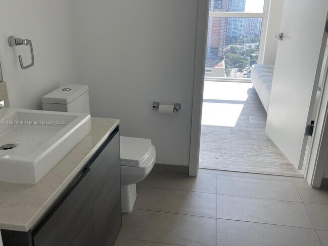 Building Photo - 1080 Brickell Ave