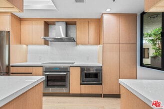 Building Photo - 2102 Century Park Ln