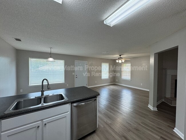 Building Photo - 5079 Cocoa Dr