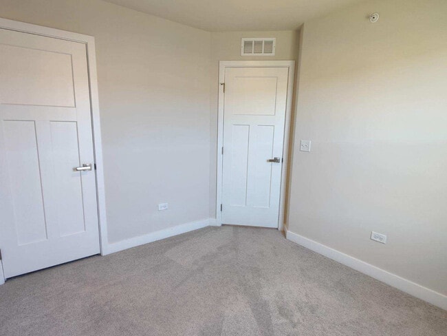 Building Photo - 319 Elm Ct.