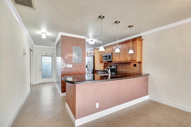 Building Photo - 2840 SW 13th St