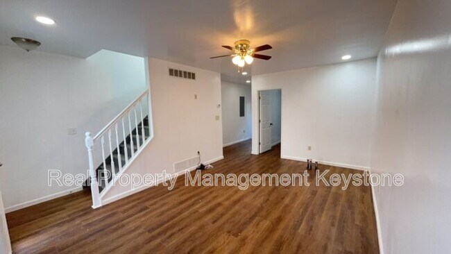 Building Photo - 1715 Larkins Wy