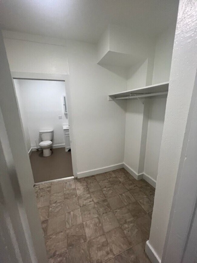 Building Photo - 632