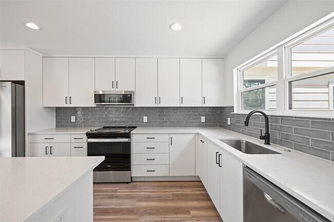 Building Photo - 11151 State Hwy 71