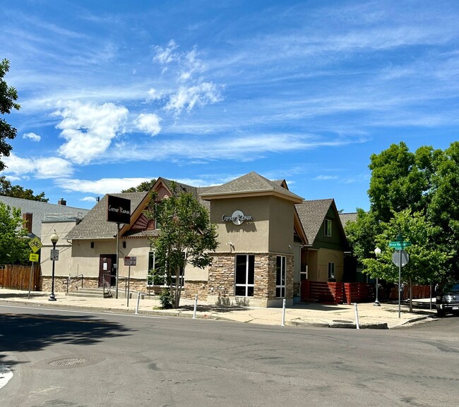 Building Photo - 3 Bedroom 2 Full Bath Renovated Single Fam...