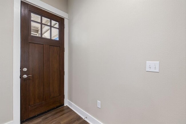 Building Photo - 1702 Cedar Bend Dr