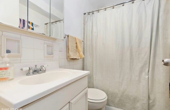 Building Photo - 3950 N Lake Shore Dr