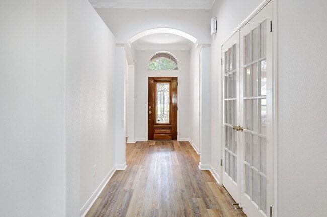 Building Photo - 26 Silverhorn Dr