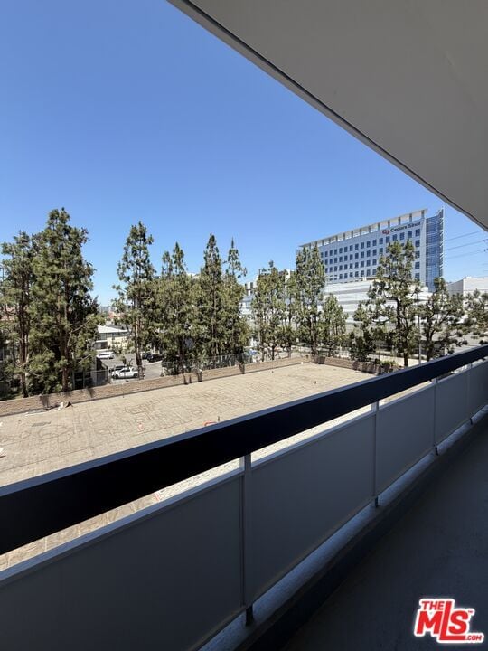 Building Photo - 321 S San Vicente Blvd