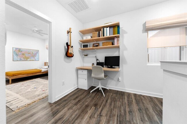 Building Photo - 5924 S Congress Ave