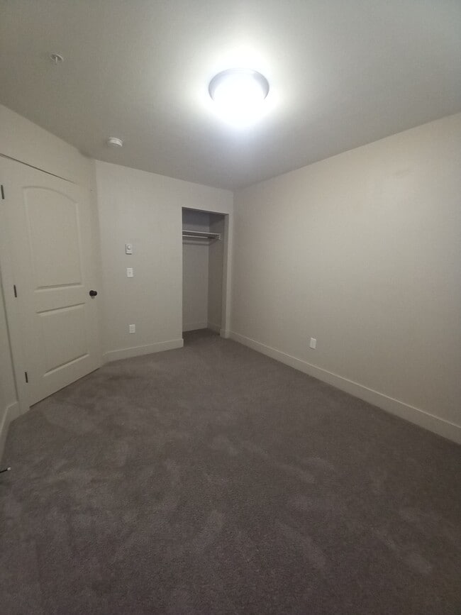Building Photo - 310 Ella Ln