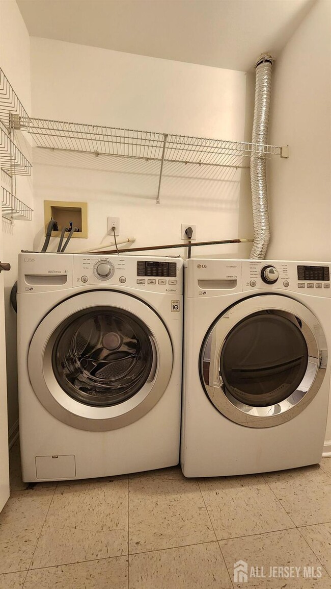 Building Photo - 838C Vail Rd