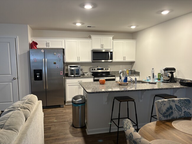 Building Photo - 1422 S Cardiff Trl