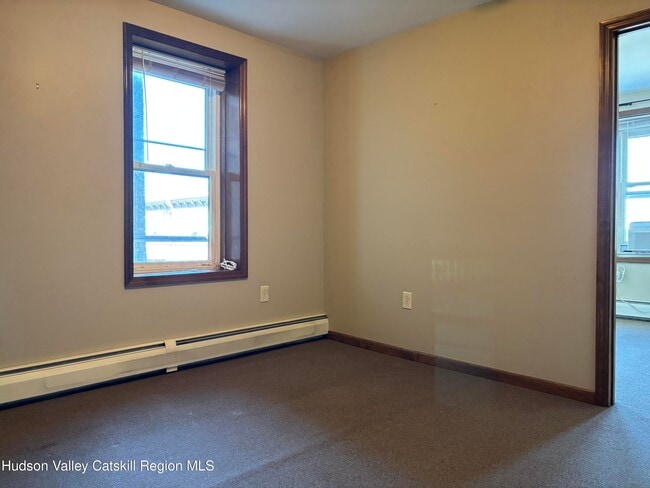 Building Photo - 261 Fair St