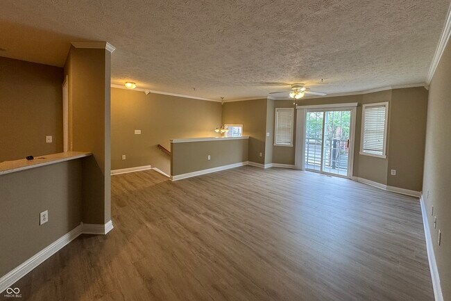 Building Photo - 1475 Autumn Oak St