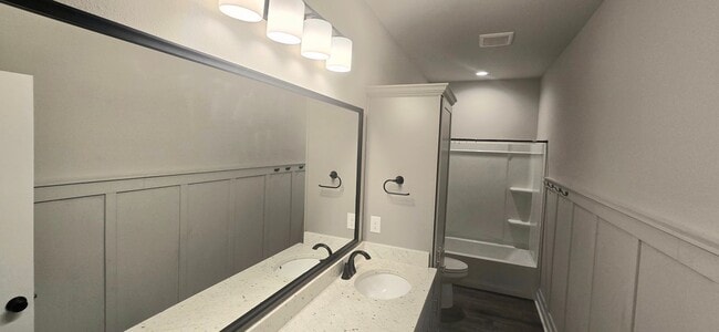 Building Photo - 5 Bedroom 3 Bathroom in Canes Landing