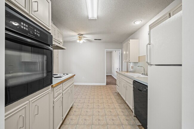 Building Photo - Cozy Home with Bonus Room, Minutes from TTU
