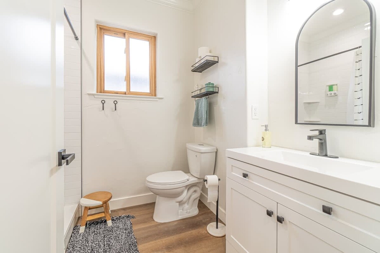 Building Photo - 142 Bell St