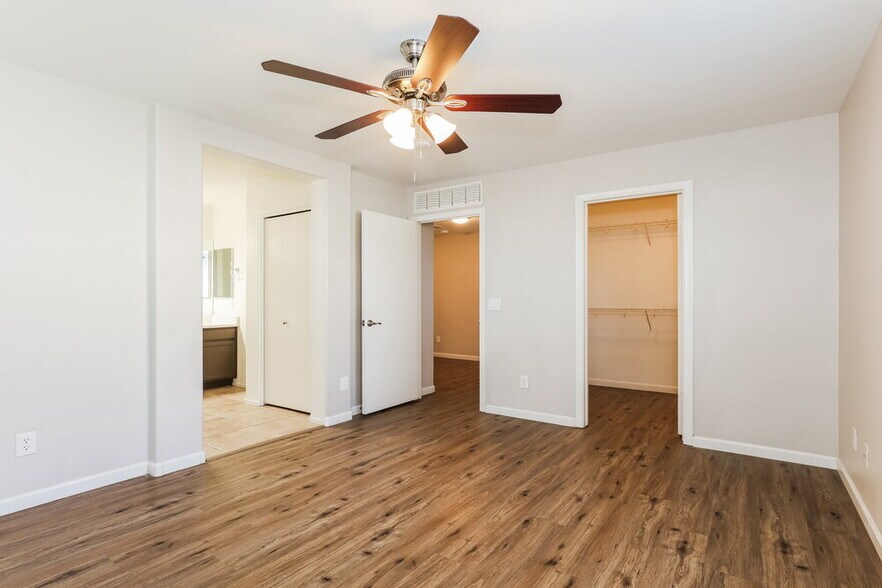 Building Photo - 5211 Burton Dr