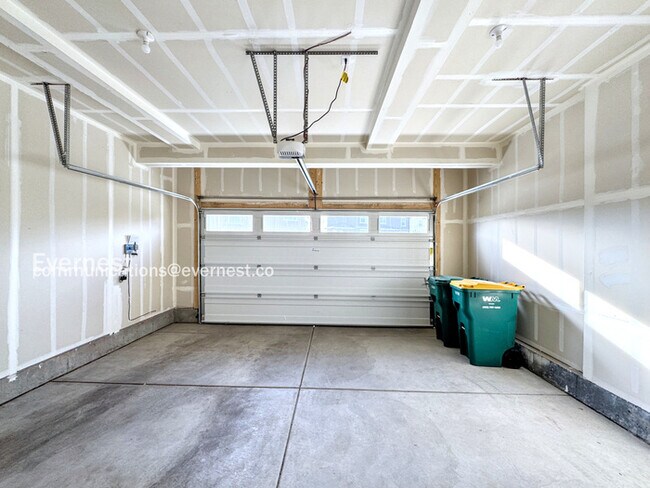 Building Photo - 9021 Hightower St