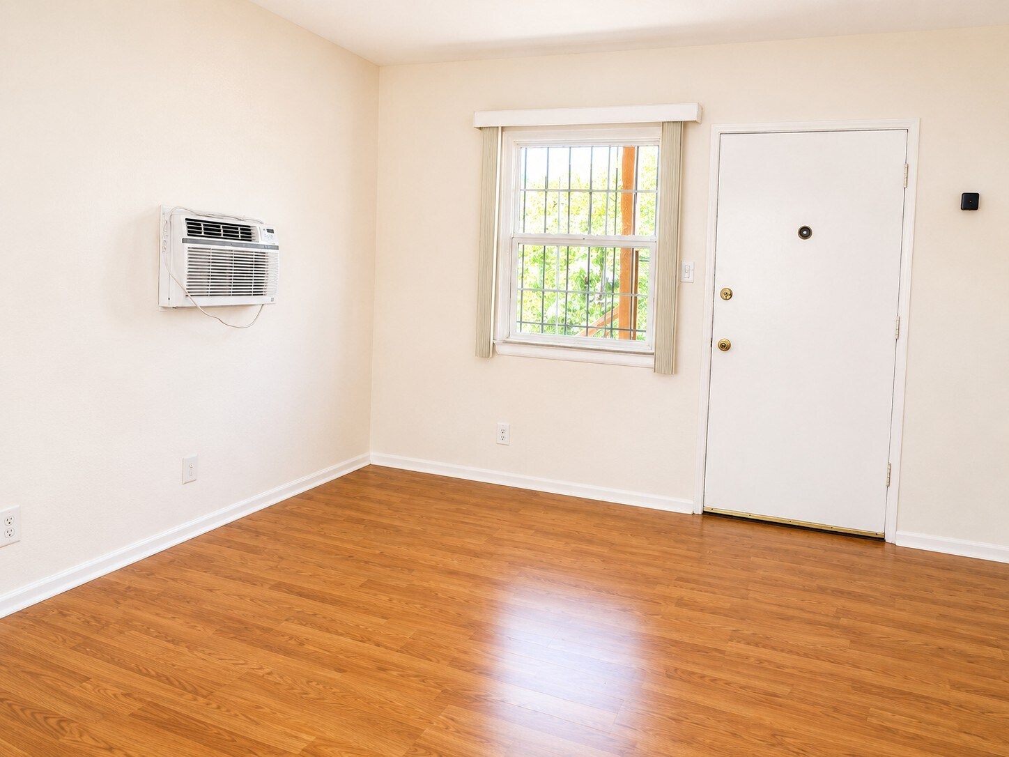 Building Photo - 11618 Riverside Dr