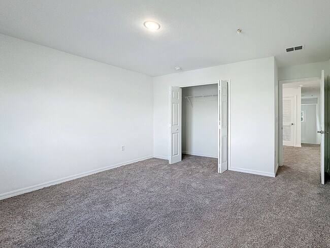 Building Photo - Townhouse For Lease in Saint Cloud