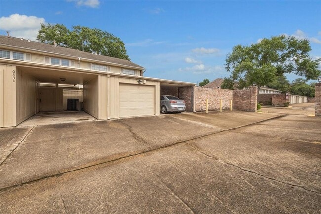 Building Photo - 6330 Briar Rose Dr