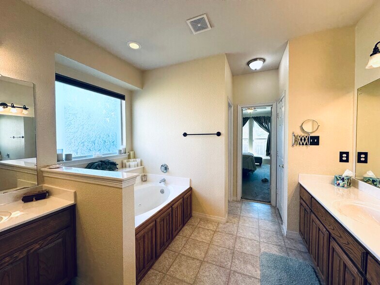 Building Photo - 1165 Albatross Ct