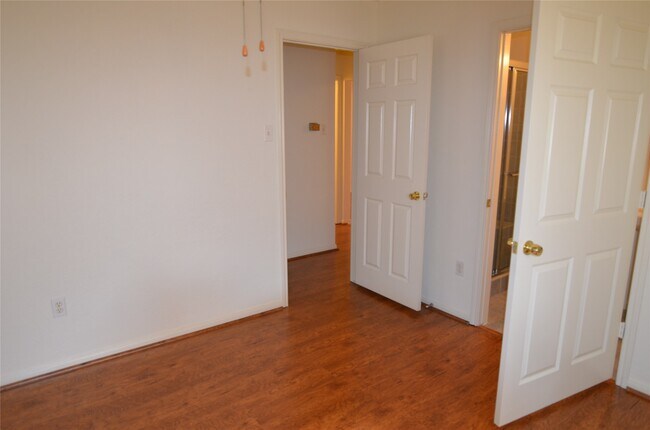 Building Photo - 9902 Trailway Dr