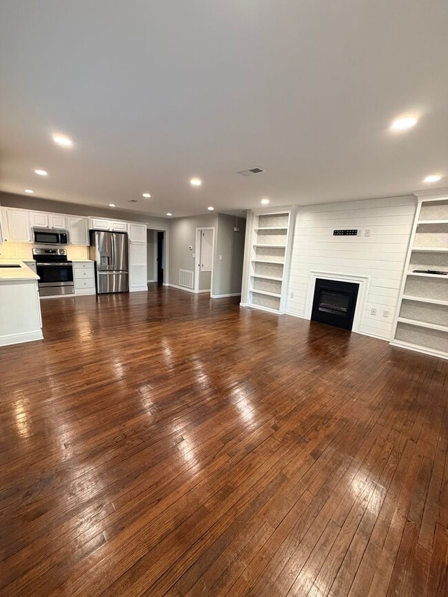 Building Photo - 3/2 Pascagoula