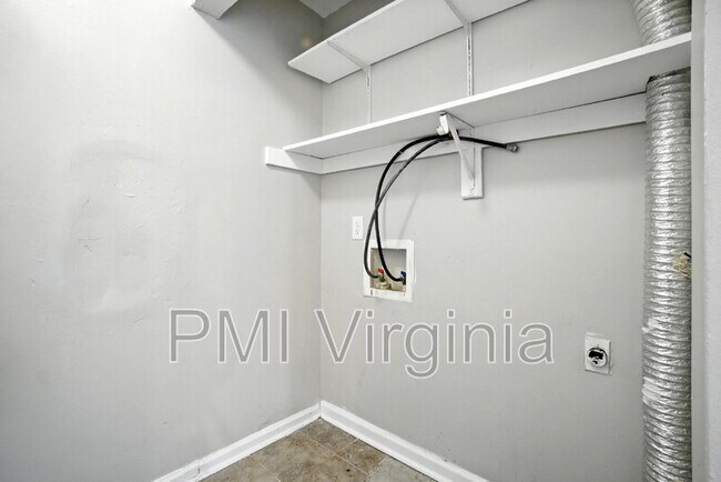 Building Photo - 1077 Commonwealth Pl