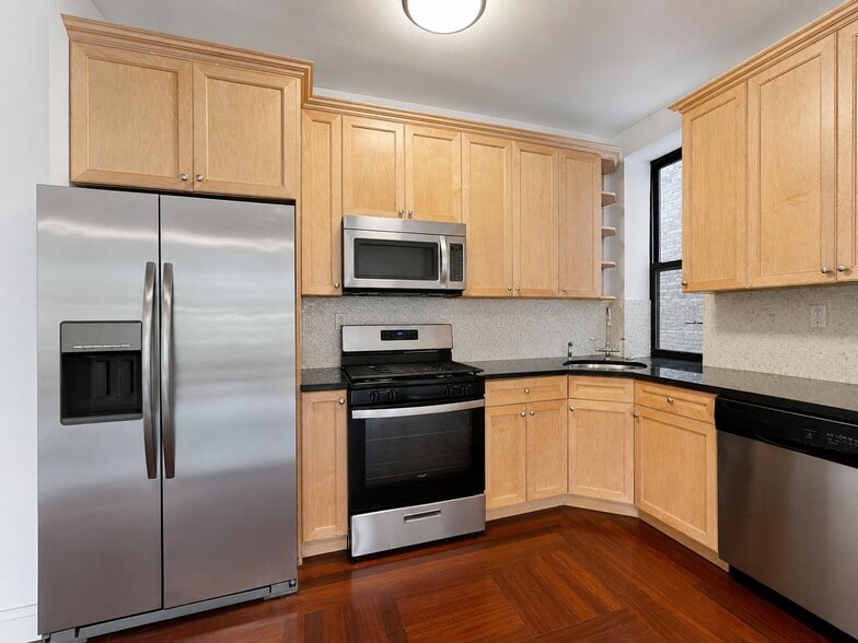 Building Photo - 601 W 137th St