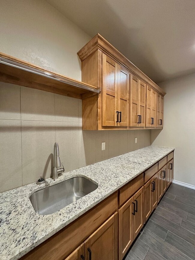 Building Photo - 2 story, 5-bedroom 3 bath home in Wyatt Acres