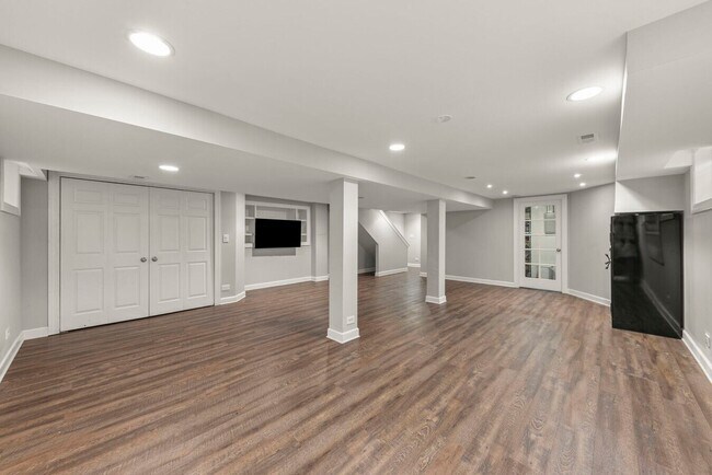 Building Photo - 10S160 Alma Ln