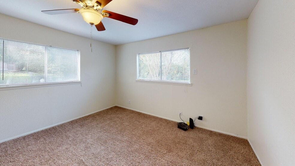 Building Photo - 8407 Deer Haven Dr