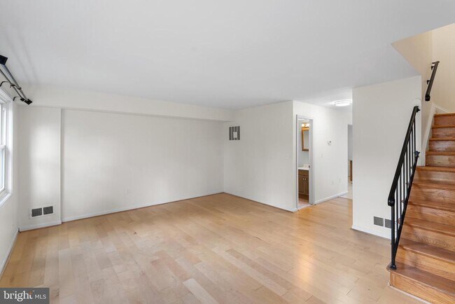 Building Photo - 623 Bywater Rd